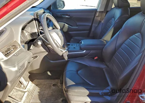 2021 Toyota Highlander Hybrid Xle z USA, uszkodzony, nr VIN 5TDHBRCH7MS061948